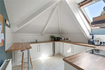 Wilderness Road, 2 bedroom  Flat to rent, £1,200 pcm
