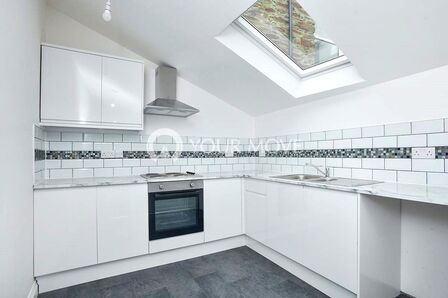 Well Street, 2 bedroom  Flat to rent, £800 pcm