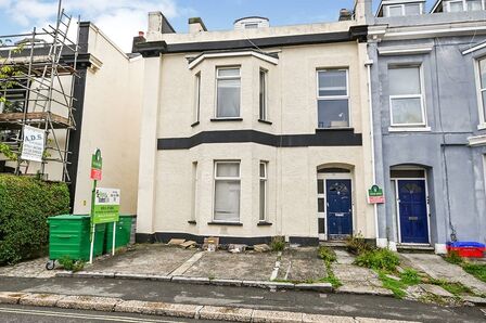 Hill Park Crescent, 1 bedroom  Flat to rent, £725 pcm
