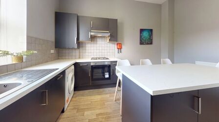 Greenbank Terrace, 5 bedroom  Flat to rent, £130 weekly
