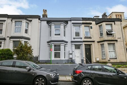 Hill Park Crescent, 3 bedroom  Room to rent, £140 weekly