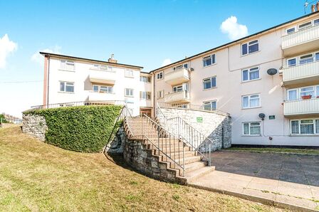 Alma Road, 2 bedroom Flat for sale, &pound;105,000