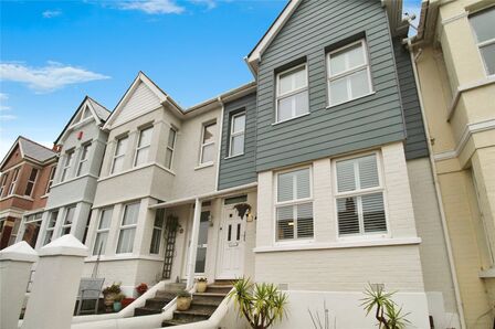 Stangray Avenue, 3 bedroom Mid Terrace House to rent, £1,400 pcm