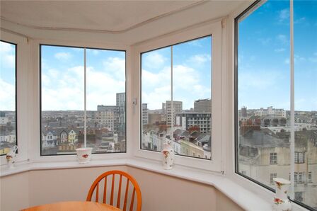 Elliot Street, 2 bedroom  Flat for sale, £90,000
