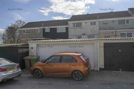 3 bedroom Mid Terrace House for sale