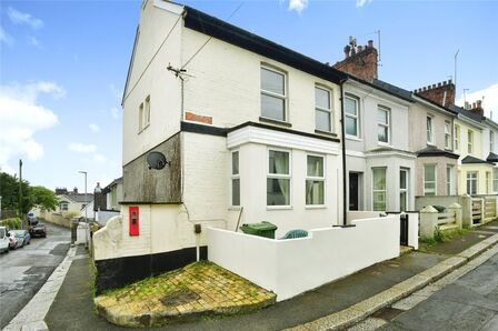 Priory Road, 2 bedroom  Flat to rent, £800 pcm