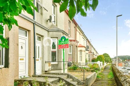 3 bedroom Mid Terrace House for sale