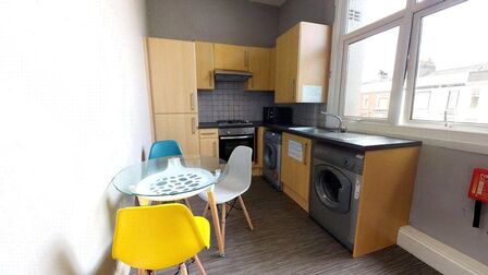 Greenbank Terrace, 3 bedroom  Flat to rent, £140 weekly
