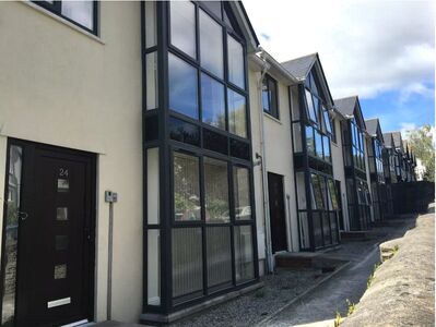 Woodside, 2 bedroom  Flat to rent, £1,350 pcm