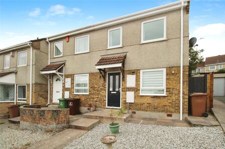 Hedingham Close, 2 bedroom End Terrace House to rent, £1,100 pcm