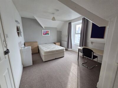 Headland Park, 1 bedroom Room to rent, &pound;575 pcm