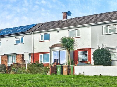 2 bedroom Mid Terrace House for sale