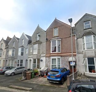 Headland Park, 2 bedroom Flat to rent, &pound;850 pcm