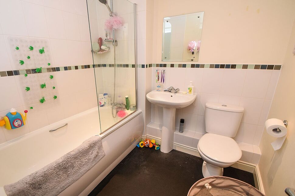 Family Bathroom / WC