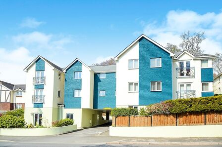 St. Marychurch Road, 2 bedroom Flat to rent, &pound;850 pcm