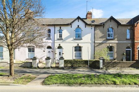 The Avenue, 4 bedroom Mid Terrace House for sale, £270,000