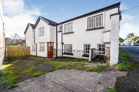 5 bedroom Detached House to rent