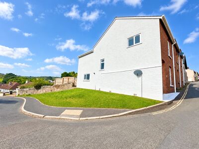 3 bedroom End Terrace House to rent