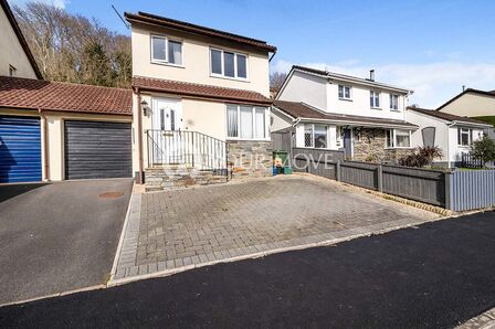 Barton Drive, 3 bedroom Link Detached House for sale, £295,000