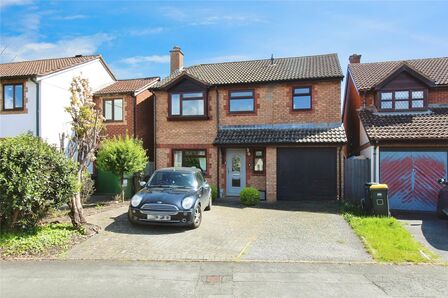 Ferncombe Drive, 4 bedroom Detached House for sale, £370,000