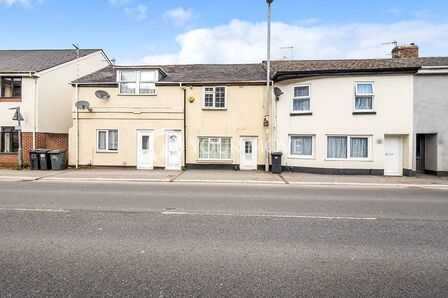 East Street, 2 bedroom Mid Terrace House to rent, &pound;900 pcm