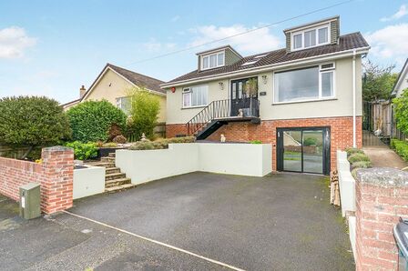 Castlewood Avenue, 3 bedroom Detached Bungalow for sale, £475,000