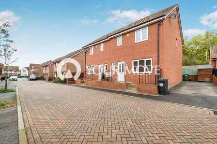 Larkspur Drive, 3 bedroom Semi Detached House to rent, £1,200 pcm