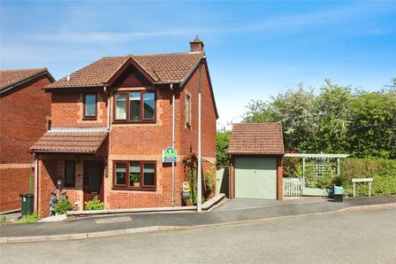 Ferncombe Drive, 3 bedroom Detached House for sale, £280,000