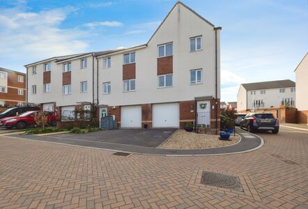 Betony Drive, 4 bedroom End Terrace House for sale, £395,000
