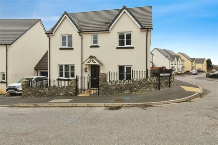 Horseshoe Drive, 4 bedroom Detached House for sale, £400,000