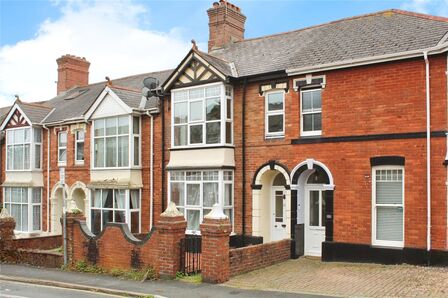 4 bedroom Mid Terrace House for sale