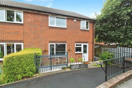 Chestnut Drive, 2 bedroom Mid Terrace House for sale, £230,000