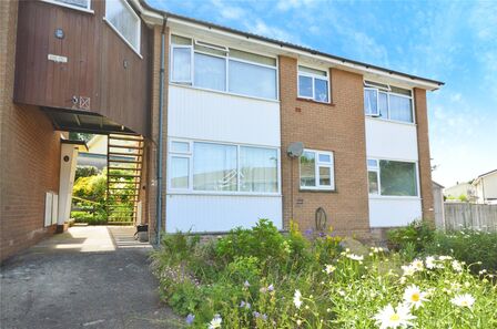 Broadgate Crescent, 2 bedroom  Flat to rent, £850 pcm