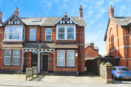 Station Road, 1 bedroom Semi Detached Flat to rent, £825 pcm