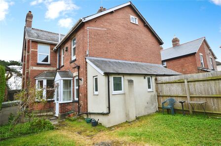 Station Road, 1 bedroom  Flat to rent, £825 pcm