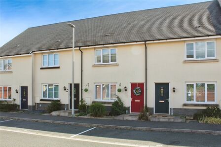 Hockmore Drive, 2 bedroom Mid Terrace House for sale, £92,000