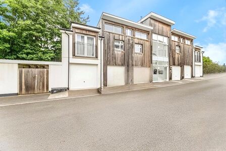 Tamworth Close, 1 bedroom  Flat for sale, £135,000