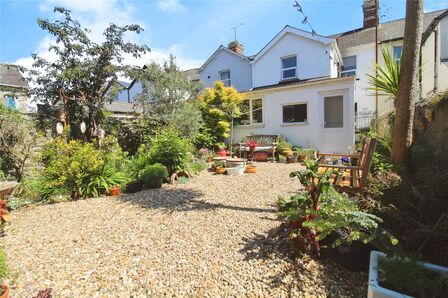 The Avenue, 4 bedroom Mid Terrace House for sale, £270,000