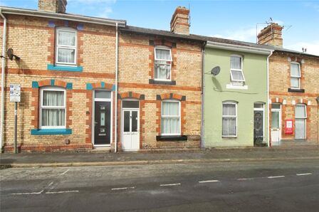 2 bedroom Mid Terrace House for sale