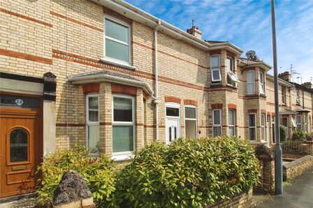 3 bedroom Mid Terrace House for sale