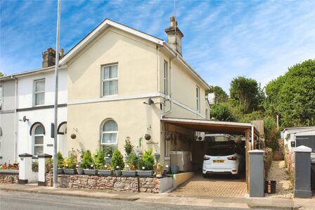 Avenue Road, 3 bedroom Semi Detached House for sale, £300,000