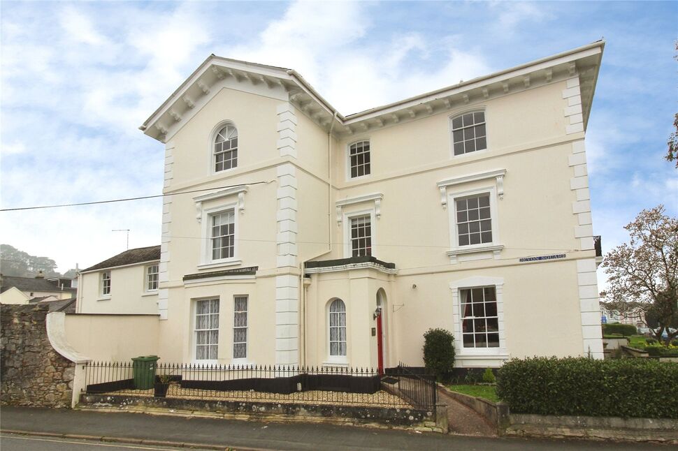 6 bedroom End Terrace House for sale