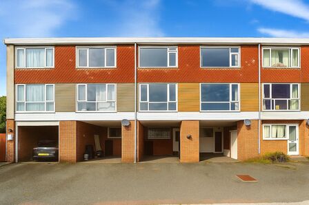 3 bedroom Mid Terrace House for sale