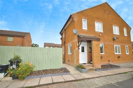 1 bedroom Mid Terrace House to rent