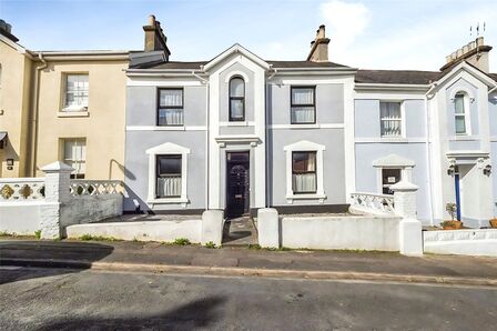 3 bedroom Mid Terrace House for sale