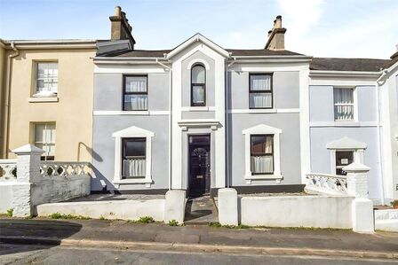 3 bedroom Mid Terrace House for sale
