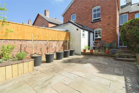 3 bedroom Mid Terrace House for sale