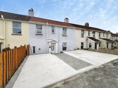 3 bedroom Mid Terrace House for sale