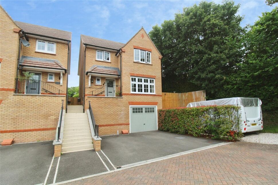 Main image of 4 bedroom Detached House for sale, Camomile Way, Newton Abbot, Devon, TQ12