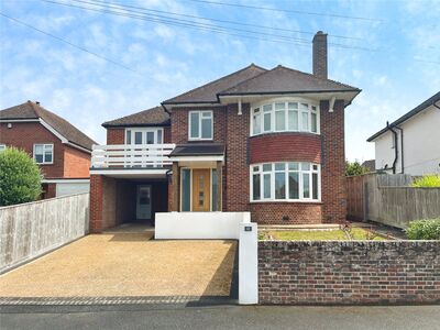 4 bedroom Detached House to rent